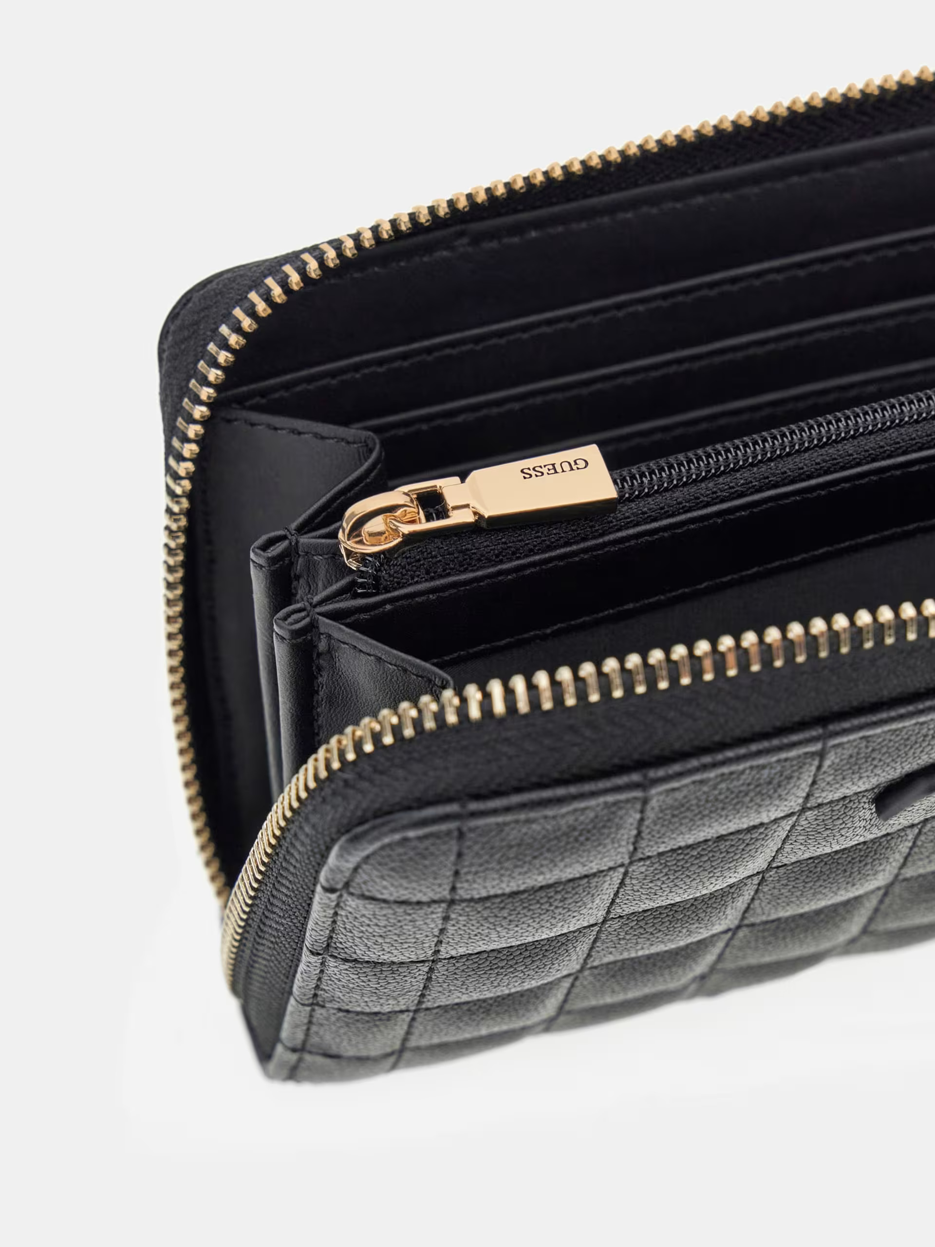 Guess Γυναικείο Πορτοφόλι Nadira SLG Large Zip Around (SWQG8424146-BLA)